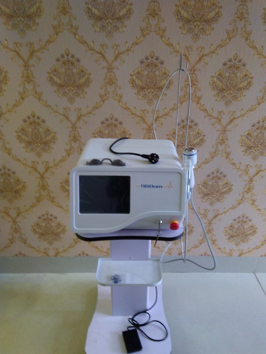 máy laser trị giãn mao mạch -1